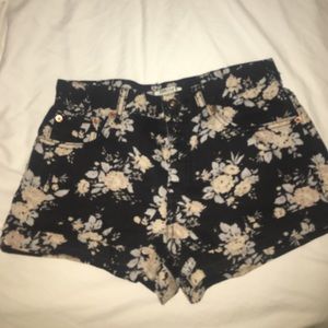 Flower patterned high waisted shorts